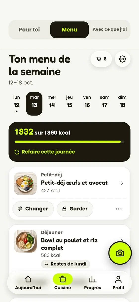 Le menu de la semaine de l’app : les repas d’une journée avec leurs calories, chacun avec Changer et Garder.