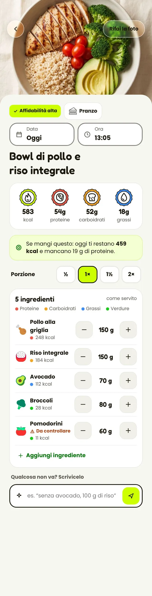 Risultato della scansione: bowl di pollo e riso integrale, 583 kcal, cinque ingredienti con calorie e macro